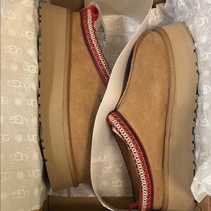 UGG Women's Tazz Chestnut size 8 brand new